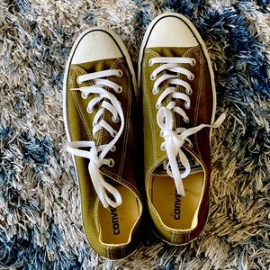 Chuck Taylor All Star Classic Unisex Low top shoe in Green. Size 12